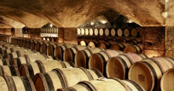 Manage your wine cellar with “Le Livre de Cave”
