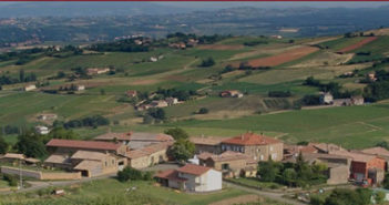 Le Manoir du Carra in the heart of Beaujolais vineyard
